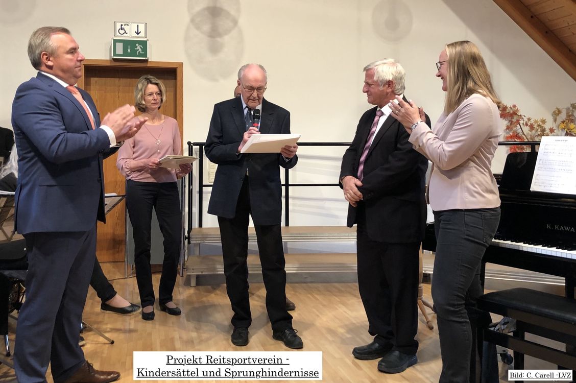 Reitsportverein - 4930 &euro; f&uuml;r S&auml;ttel und Sprunghindernisse